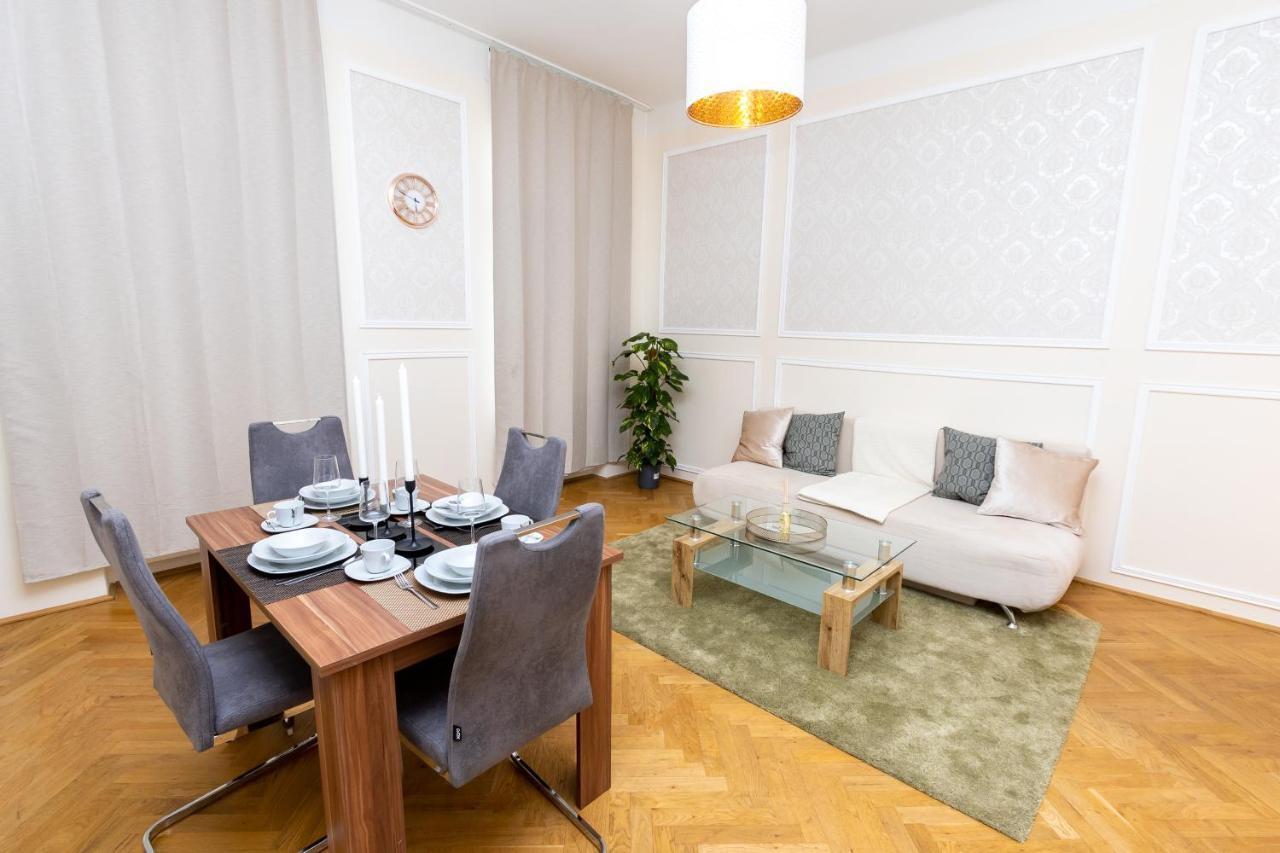 Apartment Sissi Designed Apatment Near Main Train Station