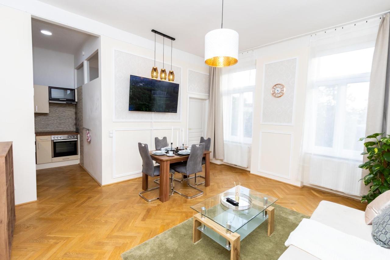 Sissi Designed Apatment Near Main Train Station Apartment