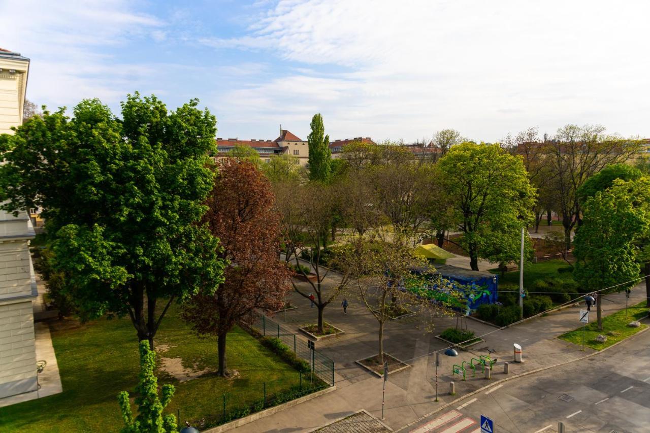 Apartment Sissi Designed Apatment Near Main Train Station *